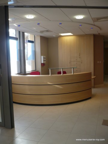 Banque_d_accueil_stratifie-17